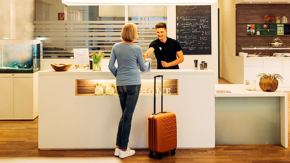 Harrys Home Rezeption Foto Harrys Home